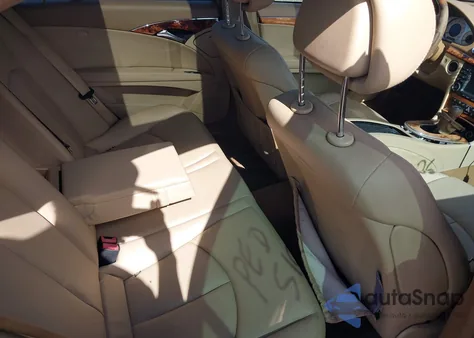 2008 Mercedes-Benz E 350 4Matic z USA, uszkodzony, nr VIN WDBUF87XX8B313511